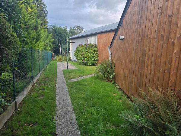 Longère d'environ 89 m² sur un terrain d'environ 736 m² à HEDE BAZOUGES