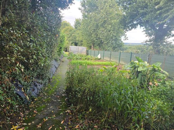 Longère d'environ 89 m² sur un terrain d'environ 736 m² à HEDE BAZOUGES