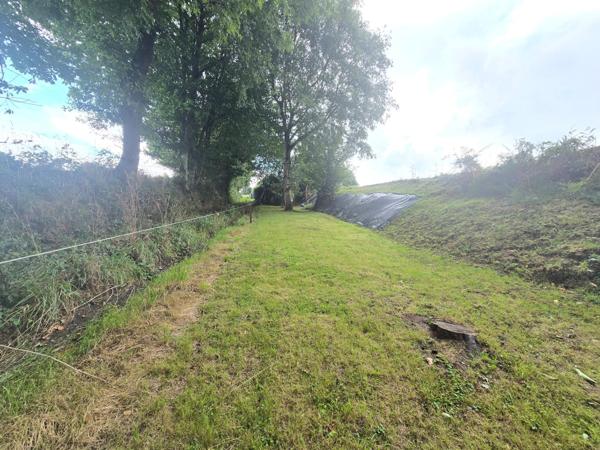 Longère d'environ 89 m² sur un terrain d'environ 736 m² à HEDE BAZOUGES