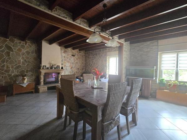 Longère d'environ 89 m² sur un terrain d'environ 736 m² à HEDE BAZOUGES