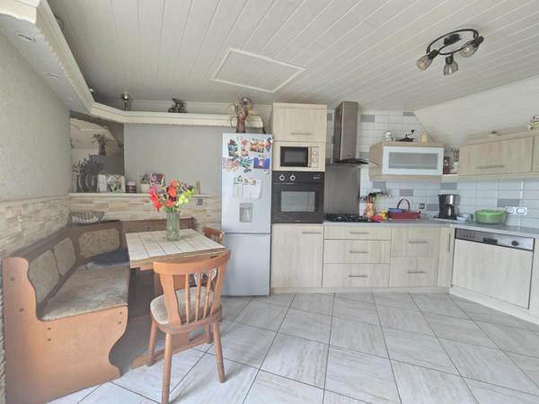 Longère d'environ 89 m² sur un terrain d'environ 736 m² à HEDE BAZOUGES