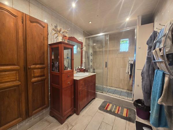 Longère d'environ 89 m² sur un terrain d'environ 736 m² à HEDE BAZOUGES