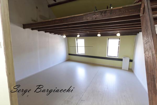 LOCAL COMMERCIAL + STUDIO INDÉPENDANT – 13 % DE RENTABILITÉ