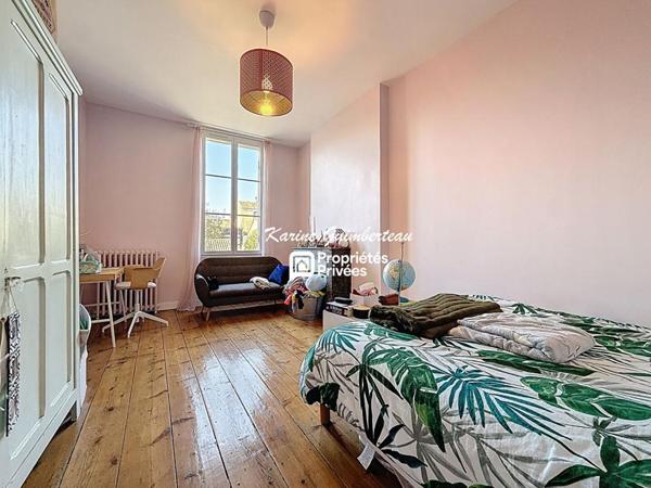Maison bourgeoise proche Tourny avec jardin et piscine