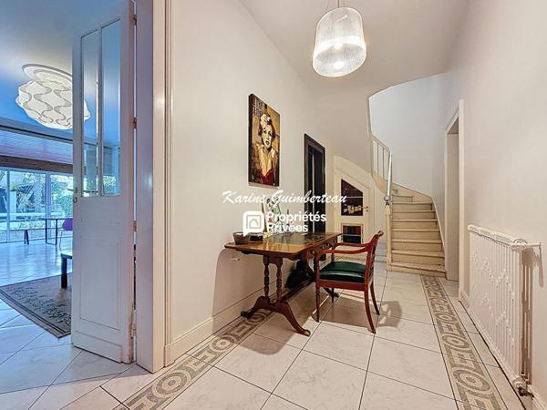 Maison bourgeoise proche Tourny avec jardin et piscine