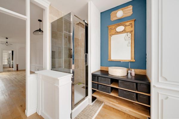 T2 rénové avec terrasse + parking transmissible