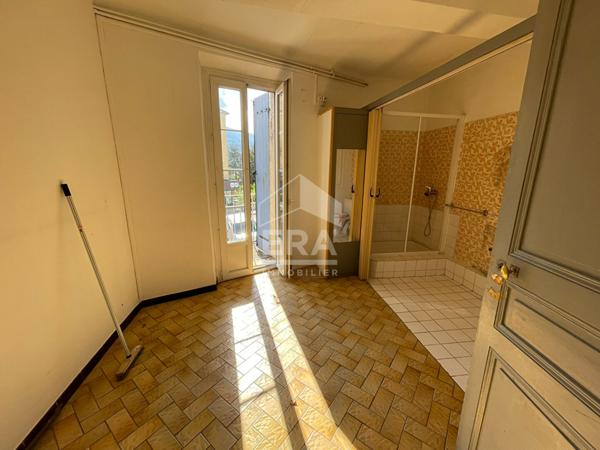 Appartement T3 / T4 à créer entièrement  53 m² sur Château Arnoux idéal investisseur