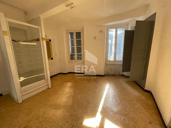 Appartement T3 / T4 à créer entièrement  53 m² sur Château Arnoux idéal investisseur