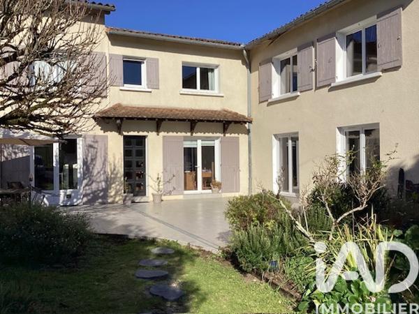 Maison à vendre 7 pièces 254 m² Chalais