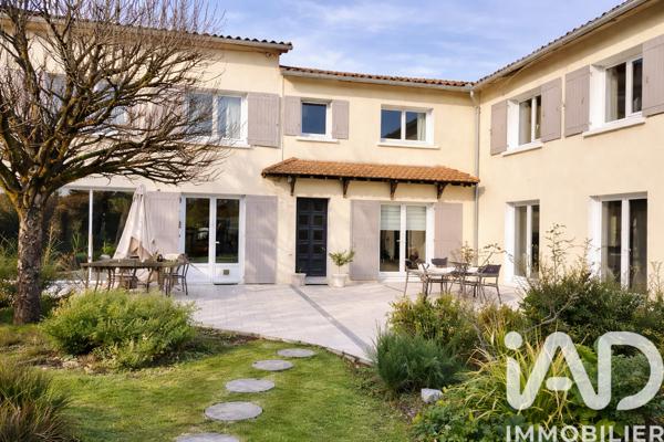 Maison à vendre 7 pièces 254 m² Chalais