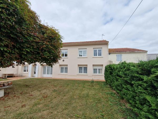 Maison à vendre 8 pièces proche de SURGERES (17)
