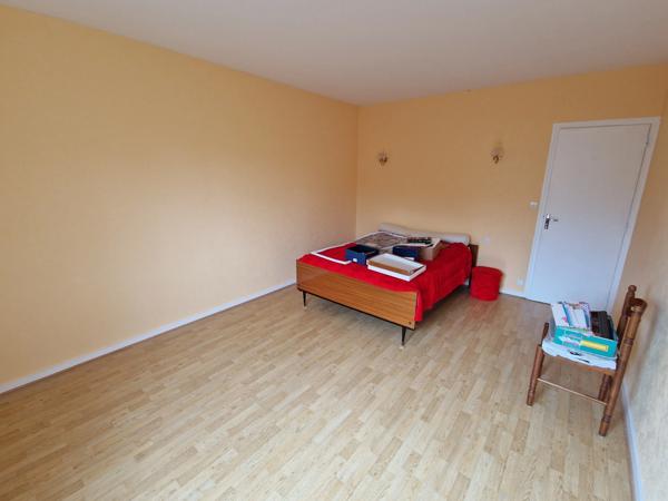 Maison à vendre 8 pièces proche de SURGERES (17)