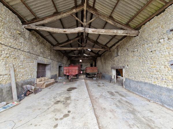 Maison à vendre 8 pièces proche de SURGERES (17)