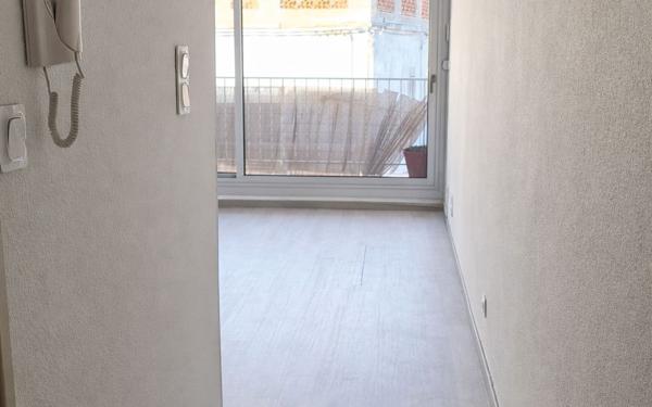 Appartement à louer    1 pièce •  Mèze