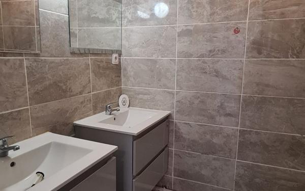 Appartement à louer    1 pièce •  Mèze