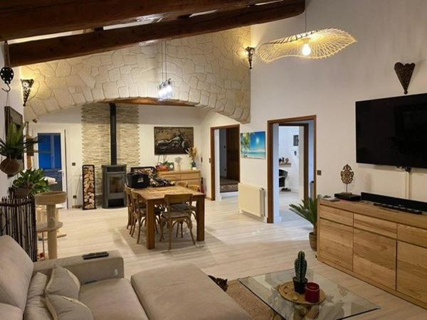 Coup de coeur ! Magnifique propriété dans un état irréprochable sur 5500 m2 de terrain. URGENT