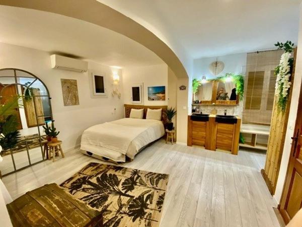 Coup de coeur ! Magnifique propriété dans un état irréprochable sur 5500 m2 de terrain. URGENT