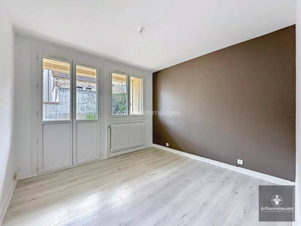 Location                                                      Appartement
                        
                     2 pièces                      48 m2                     à Roanne