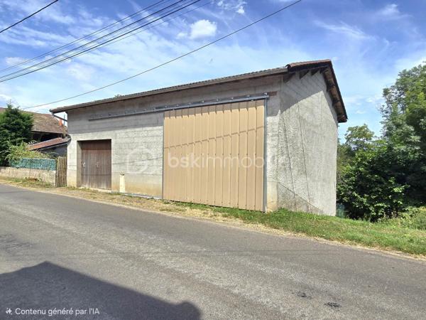 🏡 Grange avec dépendance et terrain – Projet maison, stockage ou investissement
Commune de Limons (63290) – Vue dégagée sur le Livradois‑Forez
Surface totale : env. 90 m² (dont sous‑sol) – Surface au sol : 78 m²

Ancienne grange divisée en deux parties, avec dépendance de 30 m² idéale pour garage, atelier ou espace complémentaire.  
Le bâtiment principal offre un volume intéressant, une charpente bois saine, et un sous‑sol pratique pour le stockage ou l’aménagement.

✔️ Pour un projet maison ou loft
Un potentiel idéal pour créer un loft lumineux, une maison atypique ou un espace contemporain mêlant pierre et bois, avec un terrain en pente permettant d’imaginer des terrasses en paliers, un jardin suspendu ou un coin détente avec vue sur le Livradois‑Forez.

✔️ Pour un investisseur
Un bien adapté à plusieurs stratégies :

- Location longue durée après rénovation (maison ou loft)

- Location courte durée pour un projet atypique

- Location de stockage / garage / atelier

- Achat‑revente avec optimisation des volumes (sous‑sol + dépendance)

✔️ Pour du stockage
La grange permet d’accueillir facilement un camping‑car, une caravane, un bateau ou du matériel professionnel volumineux.

Un bien polyvalent, qui s’adapte aussi bien à un projet de vie, à un investissement rentable, ou à un grand espace de stockage sécurisé.
Un bien rare sur le secteur, à fort potentiel pour les amoureux de la nature comme pour les investisseurs créatifs.