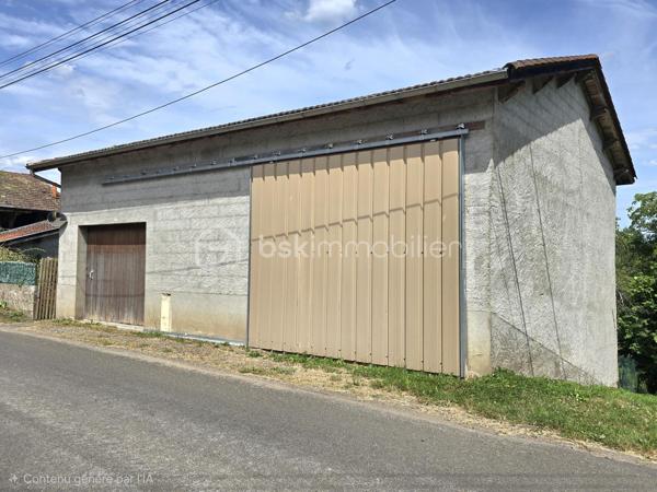 🏡 Grange avec dépendance et terrain – Projet maison, stockage ou investissement
Commune de Limons (63290) – Vue dégagée sur le Livradois‑Forez
Surface totale : env. 90 m² (dont sous‑sol) – Surface au sol : 78 m²

Ancienne grange divisée en deux parties, avec dépendance de 30 m² idéale pour garage, atelier ou espace complémentaire.  
Le bâtiment principal offre un volume intéressant, une charpente bois saine, et un sous‑sol pratique pour le stockage ou l’aménagement.

✔️ Pour un projet maison ou loft
Un potentiel idéal pour créer un loft lumineux, une maison atypique ou un espace contemporain mêlant pierre et bois, avec un terrain en pente permettant d’imaginer des terrasses en paliers, un jardin suspendu ou un coin détente avec vue sur le Livradois‑Forez.

✔️ Pour un investisseur
Un bien adapté à plusieurs stratégies :

- Location longue durée après rénovation (maison ou loft)

- Location courte durée pour un projet atypique

- Location de stockage / garage / atelier

- Achat‑revente avec optimisation des volumes (sous‑sol + dépendance)

✔️ Pour du stockage
La grange permet d’accueillir facilement un camping‑car, une caravane, un bateau ou du matériel professionnel volumineux.

Un bien polyvalent, qui s’adapte aussi bien à un projet de vie, à un investissement rentable, ou à un grand espace de stockage sécurisé.
Un bien rare sur le secteur, à fort potentiel pour les amoureux de la nature comme pour les investisseurs créatifs.