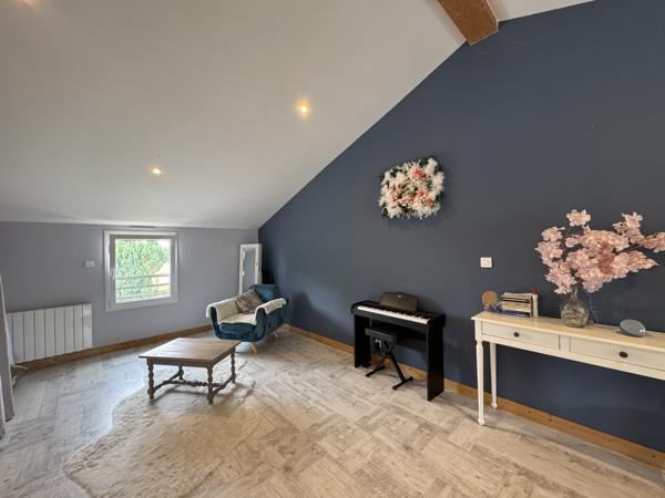 Saint-Georges-de-Pointindoux (85150) Maison 6 chambres offrant 180 m2 habitables sur 2462 m2 de terrain