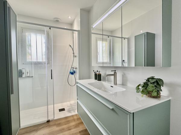 Saint-Georges-de-Pointindoux (85150) Maison 6 chambres offrant 180 m2 habitables sur 2462 m2 de terrain