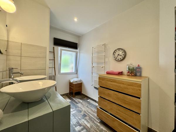 Saint-Georges-de-Pointindoux (85150) Maison 6 chambres offrant 180 m2 habitables sur 2462 m2 de terrain