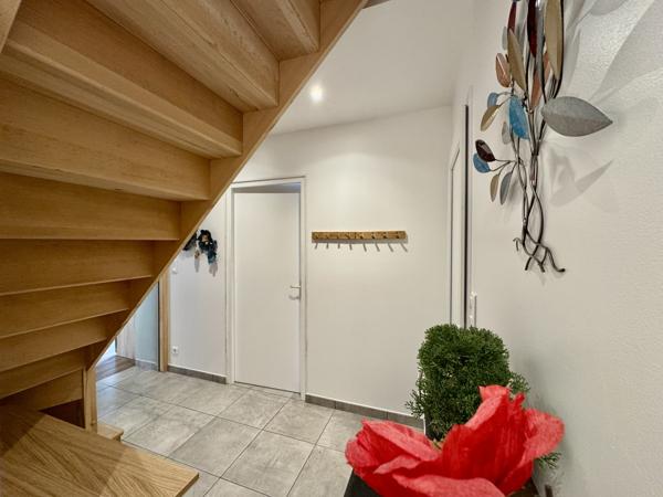 Saint-Georges-de-Pointindoux (85150) Maison 6 chambres offrant 180 m2 habitables sur 2462 m2 de terrain