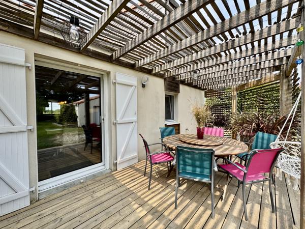 Saint-Georges-de-Pointindoux (85150) Maison 6 chambres offrant 180 m2 habitables sur 2462 m2 de terrain