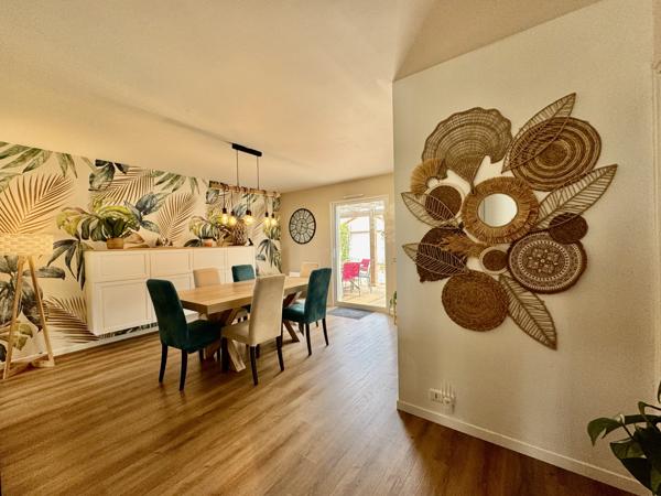 Saint-Georges-de-Pointindoux (85150) Maison 6 chambres offrant 180 m2 habitables sur 2462 m2 de terrain