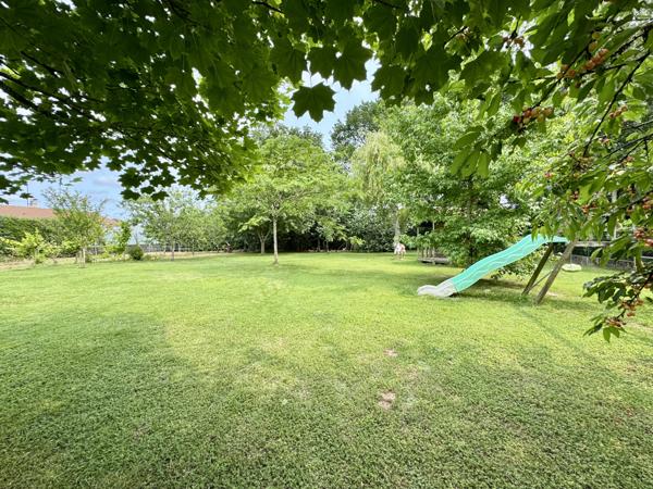 Saint-Georges-de-Pointindoux (85150) Maison 6 chambres offrant 180 m2 habitables sur 2462 m2 de terrain