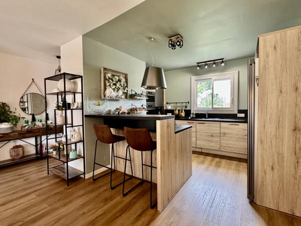 Saint-Georges-de-Pointindoux (85150) Maison 6 chambres offrant 180 m2 habitables sur 2462 m2 de terrain