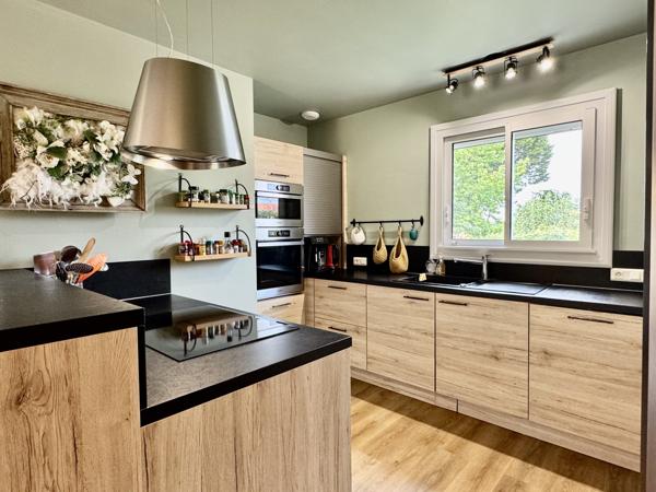 Saint-Georges-de-Pointindoux (85150) Maison 6 chambres offrant 180 m2 habitables sur 2462 m2 de terrain