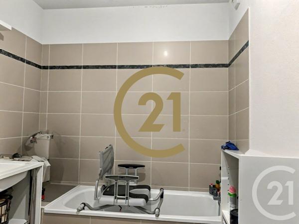 Appartement F3 à vendre  3 pièces - 66,54 m2 DECINES CHARPIEU - 69