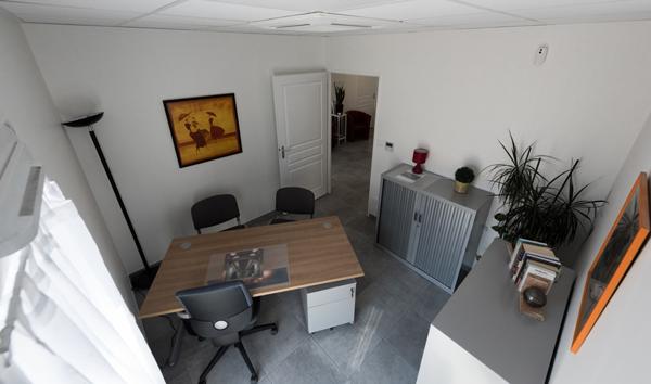 Locaux d'activités, Bureaux,  Château Gaillard 110m2 avec parking