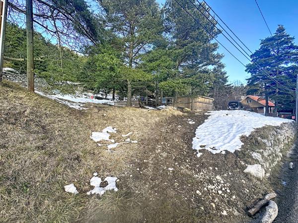 À vendre: Terrain à bâtir à Andon
