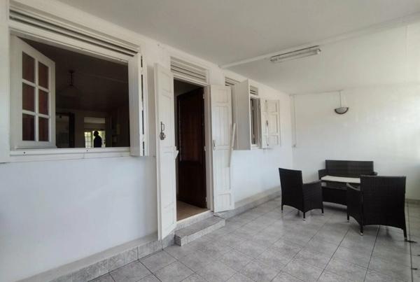 Maison type F3 secteur Saint-Benoit 97470