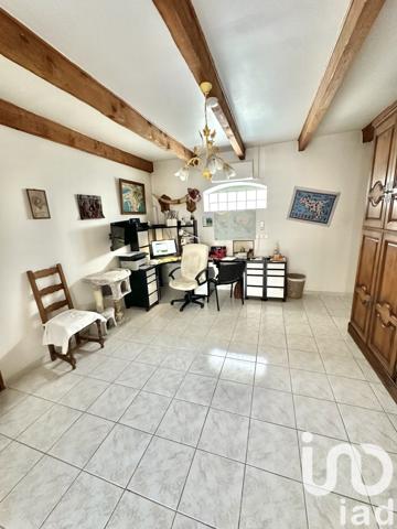 Maison traditionnelle 7 pièces de 256 m² à Marignane (13700)