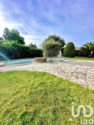 Maison traditionnelle 7 pièces de 256 m² à Marignane (13700)