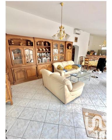 Maison traditionnelle 7 pièces de 256 m² à Marignane (13700)