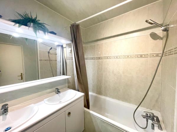 Appartement 4 pcs lumineux, 3 chambres, beaux volumes, proche commodités