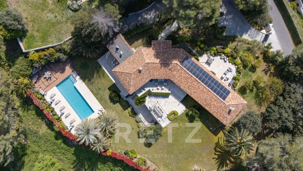 Domaine Privé à Mougins : Une Adresse Rare et Confidentielle