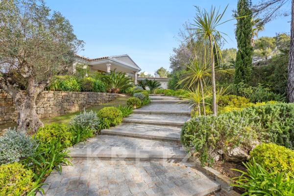 Domaine Privé à Mougins : Une Adresse Rare et Confidentielle