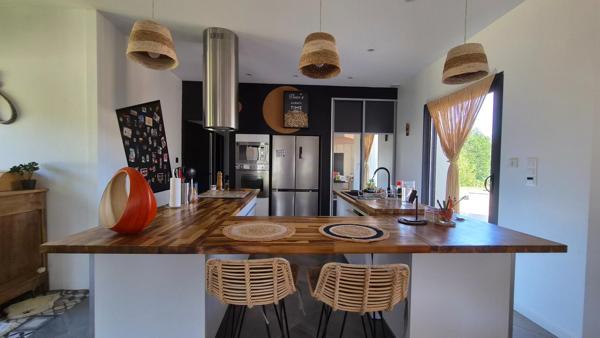 Villa contemporaine - 143m2 - 4 chambres - terrasse - piscine