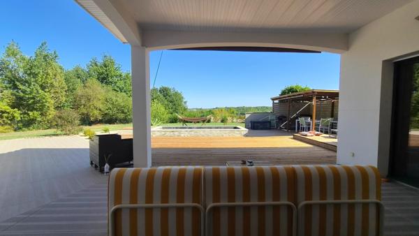 Villa contemporaine - 143m2 - 4 chambres - terrasse - piscine