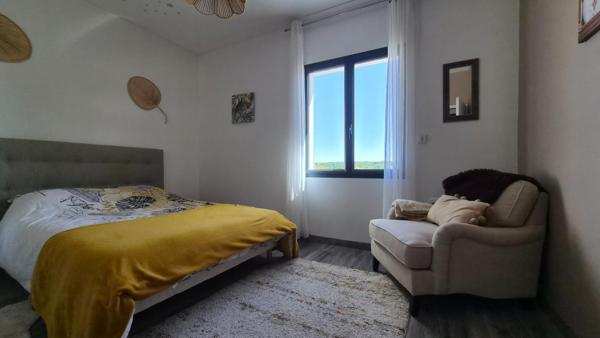 Villa contemporaine - 143m2 - 4 chambres - terrasse - piscine