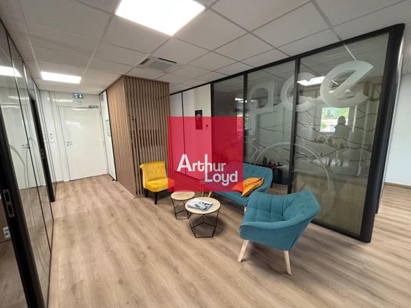 Bureaux à louer 100 m² rénovés Montbonnot-Saint-Martin parking inclus