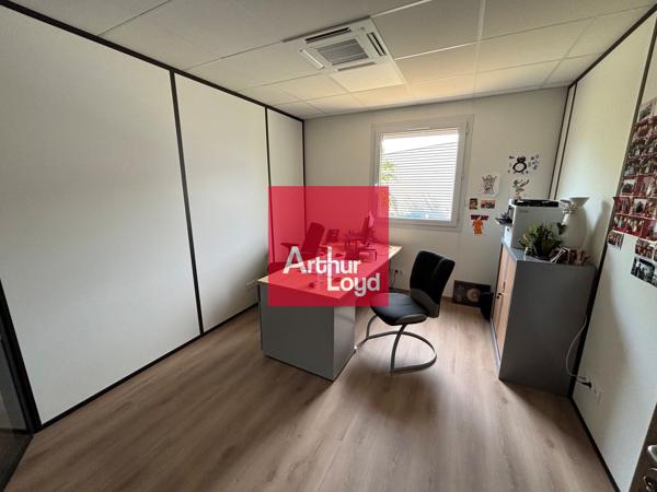 Bureaux à louer 100 m² rénovés Montbonnot-Saint-Martin parking inclus