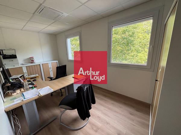 Bureaux à louer 100 m² rénovés Montbonnot-Saint-Martin parking inclus