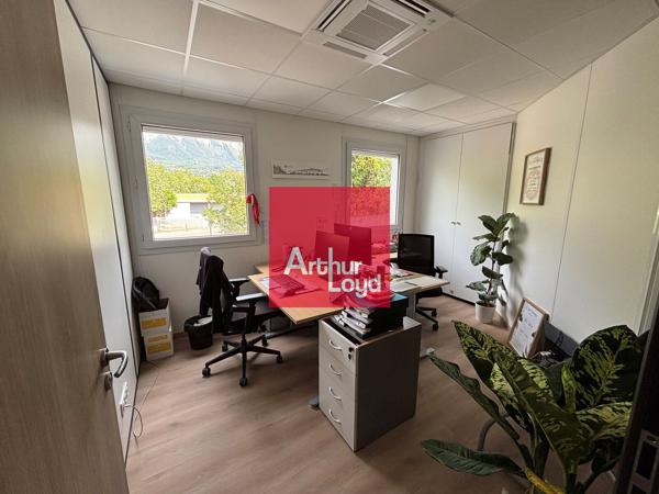 Bureaux à louer 100 m² rénovés Montbonnot-Saint-Martin parking inclus